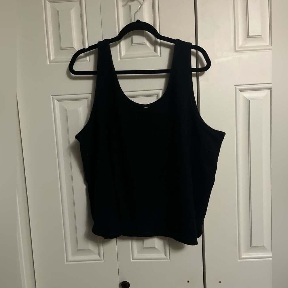 Old Navy black cropped tank